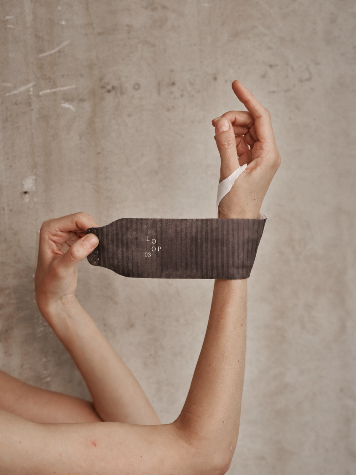LOOP 03 · Self-heating wrist wrap